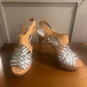 PourLaVictoire 7.5 Tan & Silver Heels